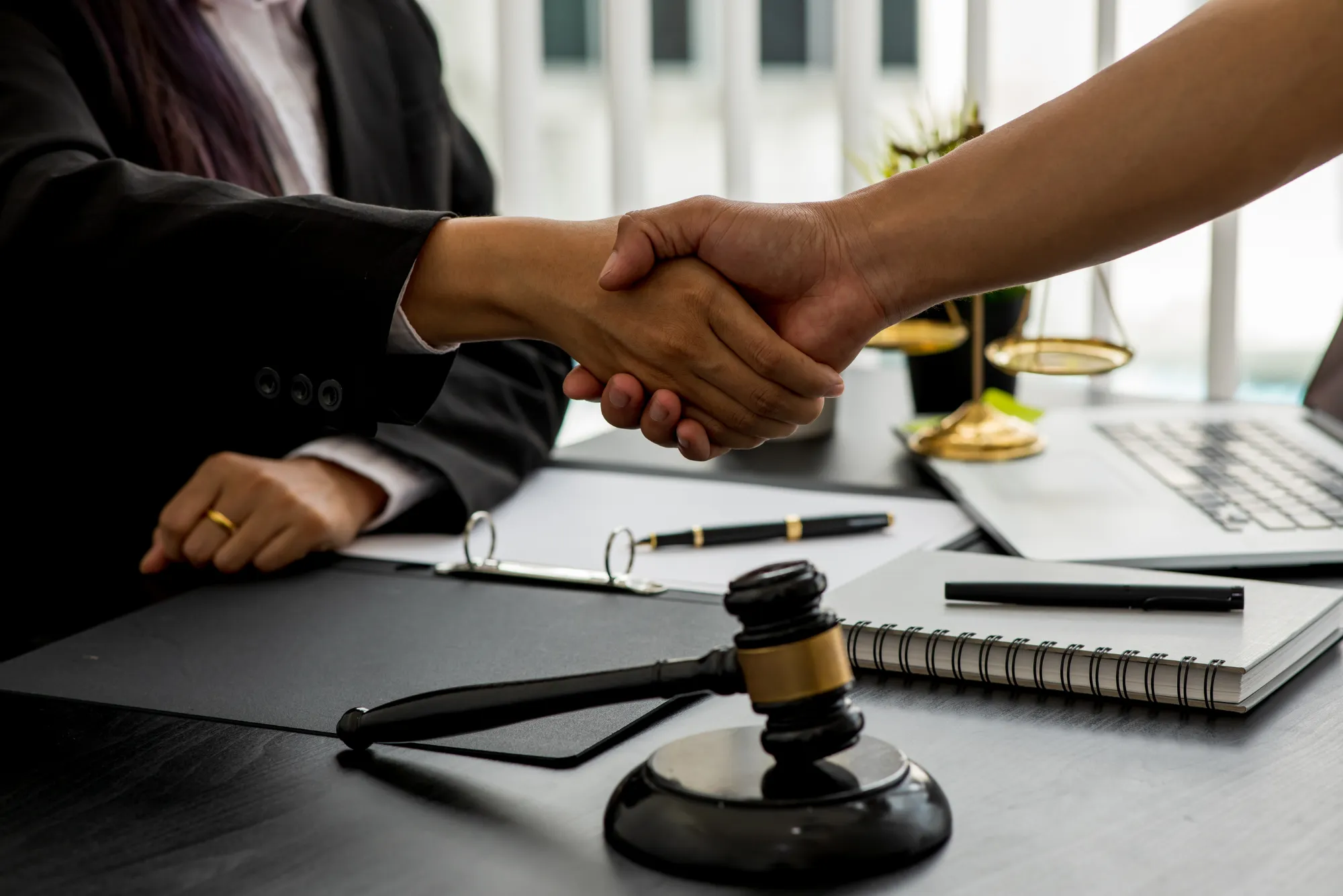 How can criminal lawyers in Dubai help with financial crime cases